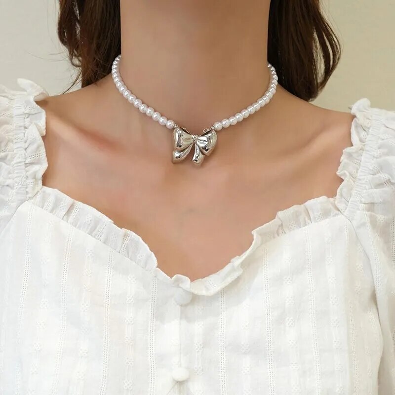 Temperament Metal Sweet Bowknot Pendant Necklaces for Women Anniversary Fashion Vintage Pearl Chains Choker Jewelry