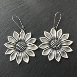 Retro Ethnic Sunflower Metal Drop Earrings Female Tribal Jewelry Antique Bronze Gold Silver Color Chrysanthemum Earring