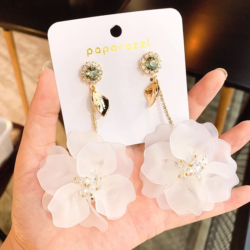 Korea hot fashion jewelry exaggerated hand-woven large white flower earrings long holiday party statement earrings for women