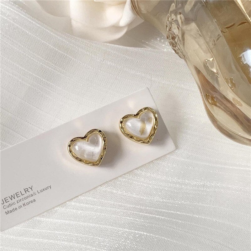 Korean Elegant Cute Shell Pearl Stud Earrings For Women Girls Irregular Metal Circle Brincos Jewelry Gifts