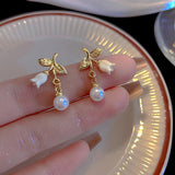 New Fashion Flower Pearl Earrings Women Hundred Match Personality Retro Temperament Earring Party Jewelry Gift