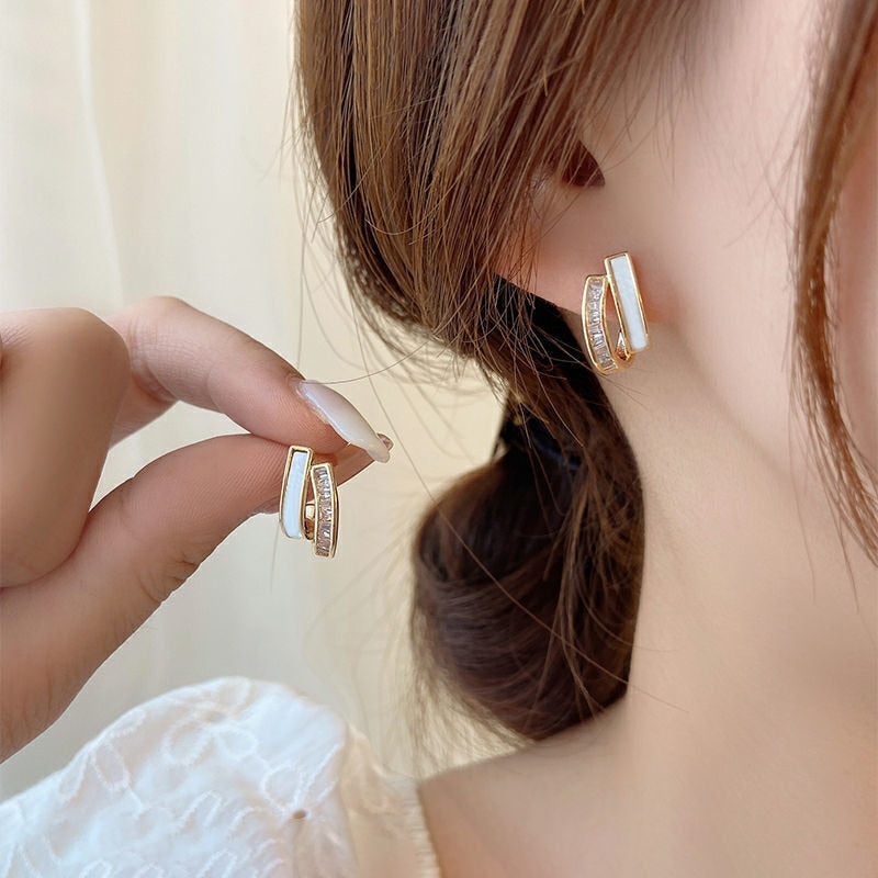 Korean Elegant Cute Shell Pearl Stud Earrings For Women Girls Irregular Metal Circle Brincos Jewelry Gifts