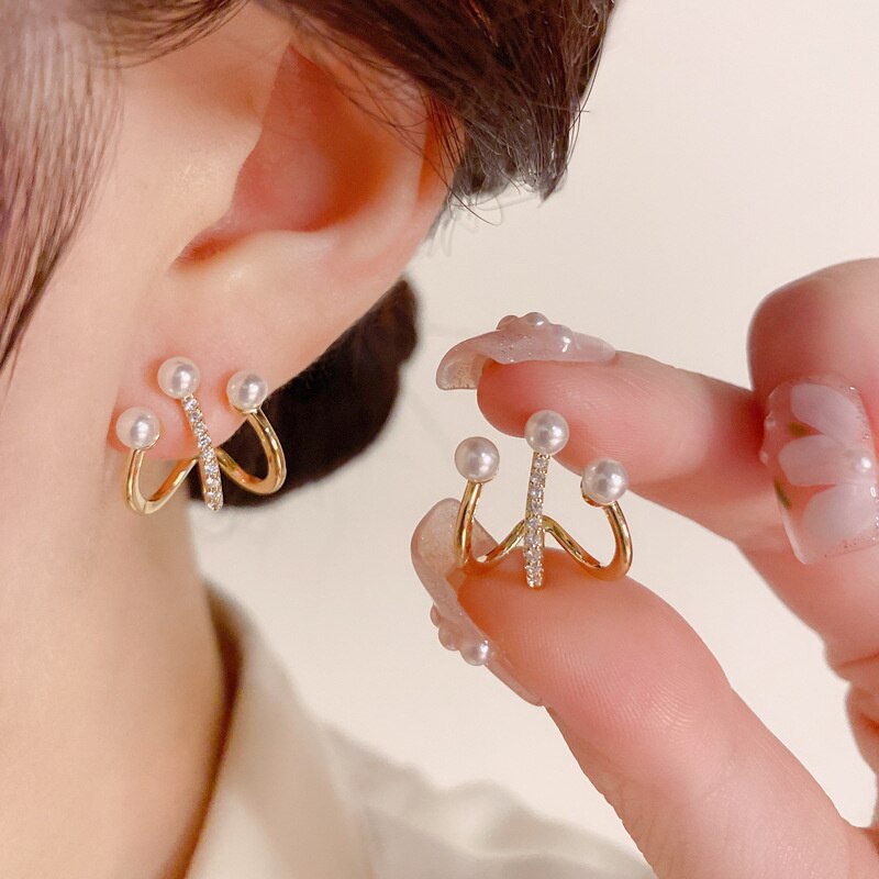Korean Fashion Contracted Claw Stud Earrings for Women Pearl Shiny Crystal Luxury Gold Color Ear Party Jewelry Gift Pendientes