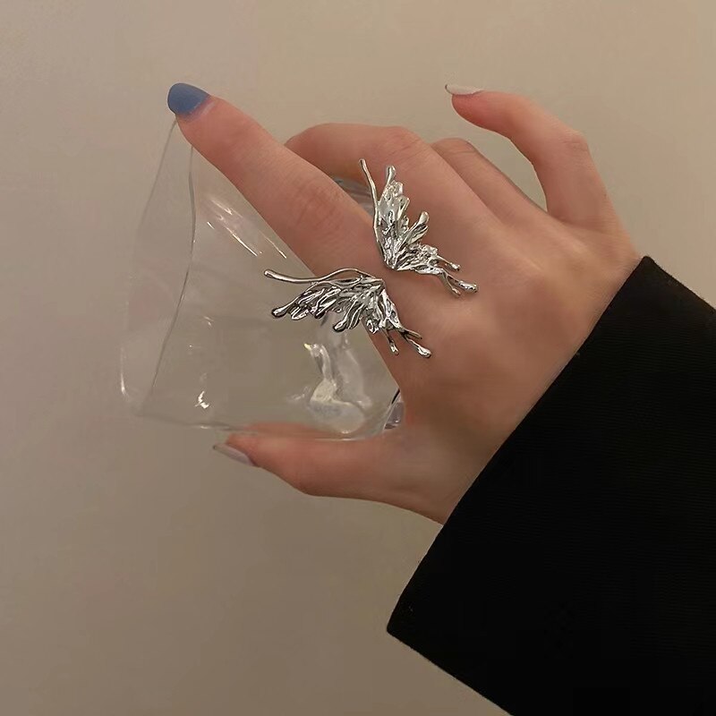 Vintage Punk Metal Liquid Shape Butterfly Adjustable Women‘s Rings Fashion Exquisite Anime Insect Ring Gothic Jewelry