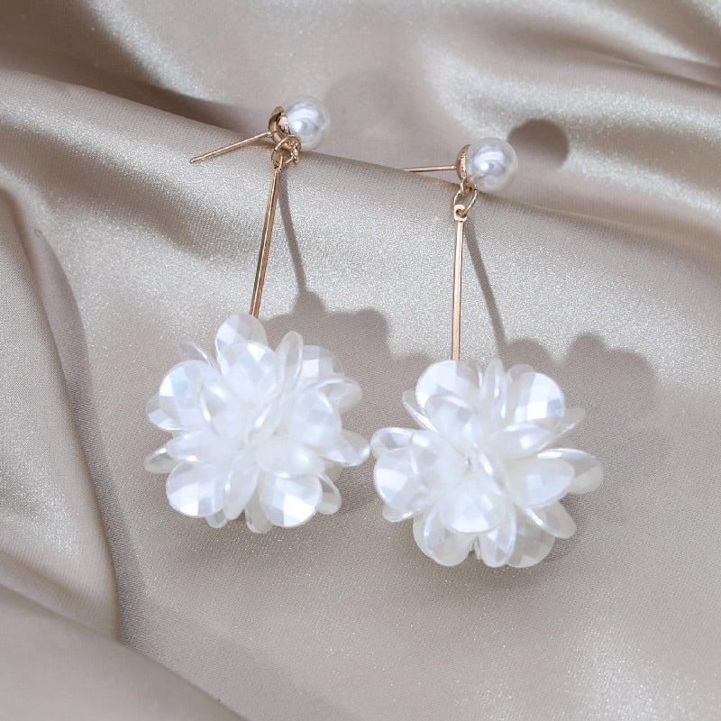 Korean fashion jewelry hot elegant hand woven pearl earrings white three-dimensional round flower earrings for women