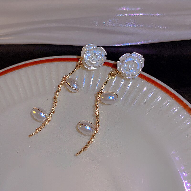 New Fashion Hollow Flower Earrings Women Gentle Temperament Senior Sense Earring Wedding Party Jewelry Gift Wholesale
