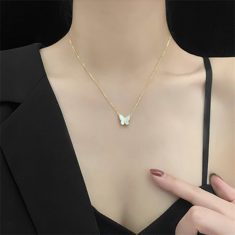 Maytrends Korean Version Acrylic Butterfly Pendant Necklace For Women Gold Color Butterfly Necklace Simple Elegant Jewelry Wholesale