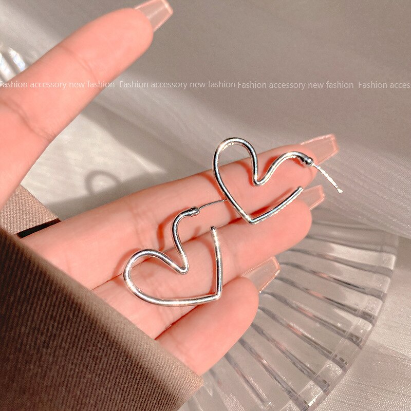 Metal Love Earrings Female Hollow Sweet Cool Style Earrings Birthday Party Anniversary Jewelry Accessories