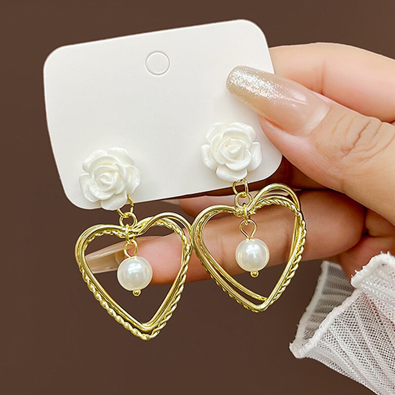 New Flower Hollow Love Earrings Women Personalized Light Luxury High Sense Pearl Earring Party Jewelry Gift