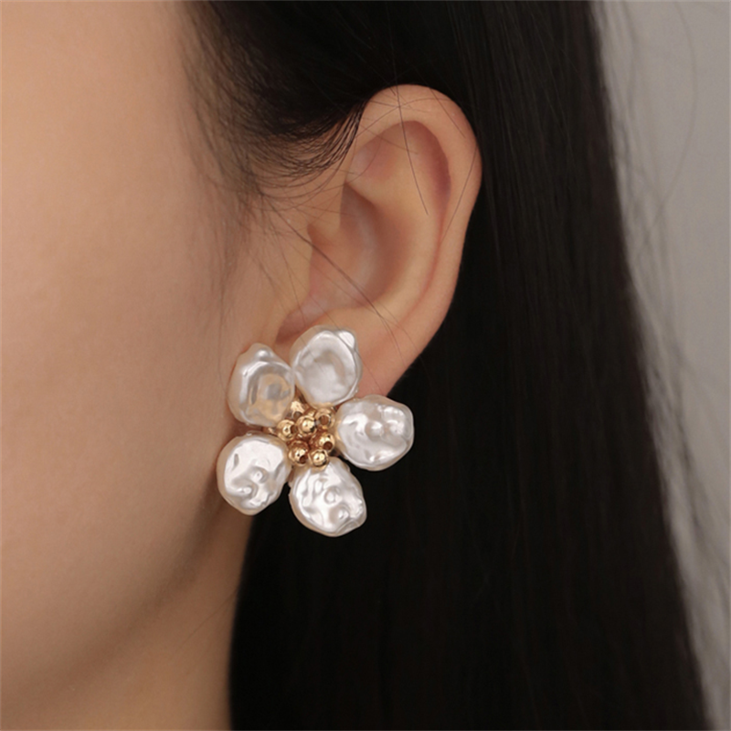 Women French Retro Pearl Earrings Female Personality Sweet Flower Earrings Spring and Summer 2023 New Trendy Earrings