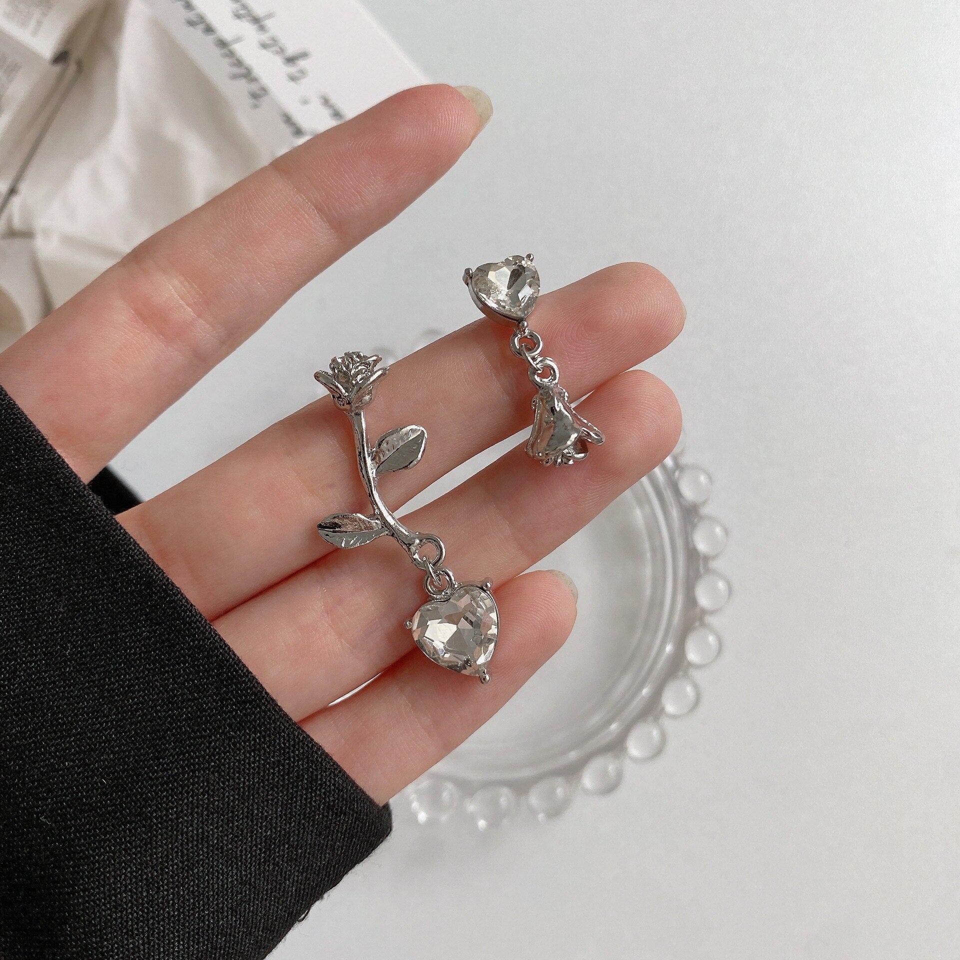 Han Feng Rose Asymmetric Earrings Vintage Flower Earrings Commemorative Day Party Jewelry Gift Accessories