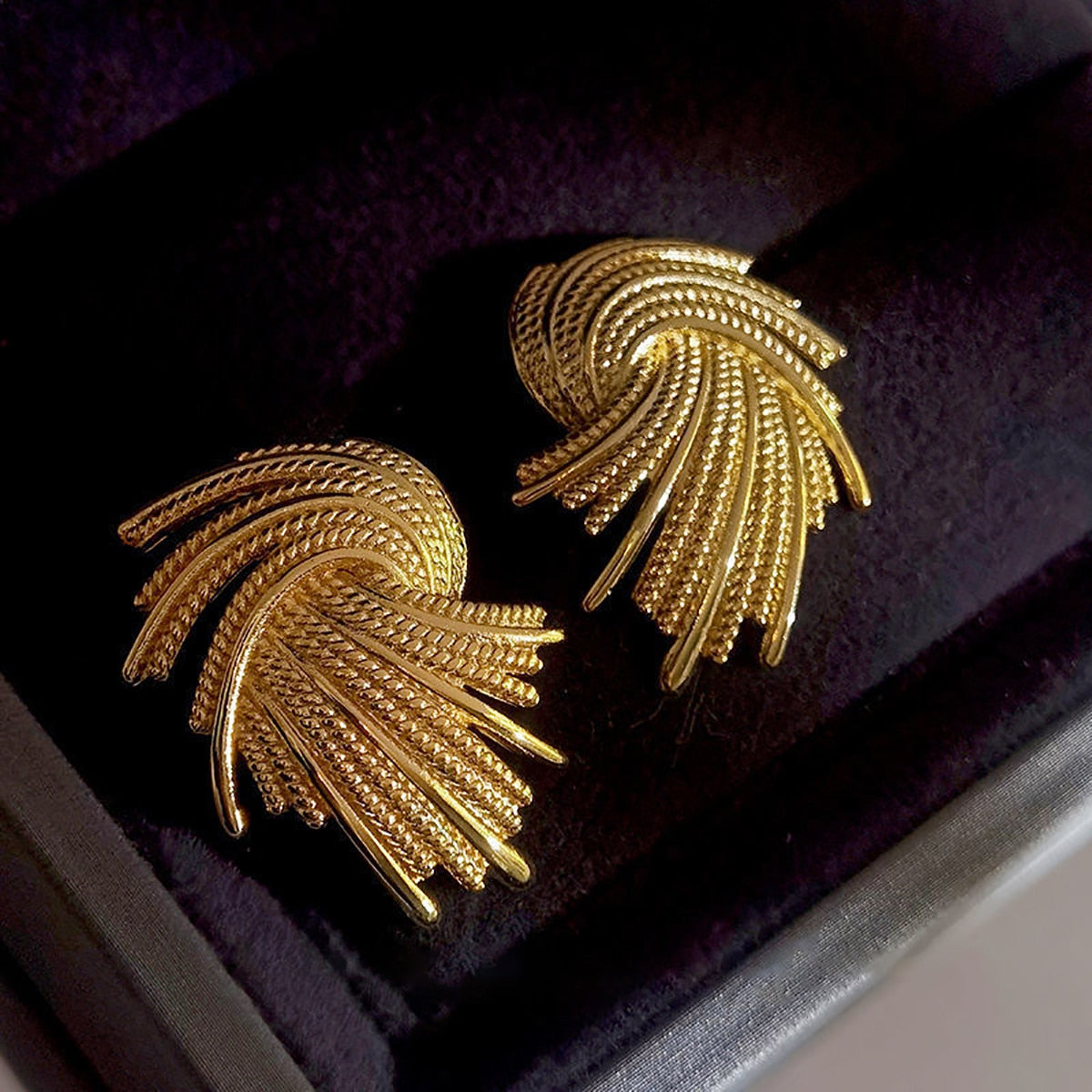 Maytrends Punk Irregular Metal Twist Big Geometric Earrings Unique Gold Color Drop Earrings Women New Fashion Jewelry brincos